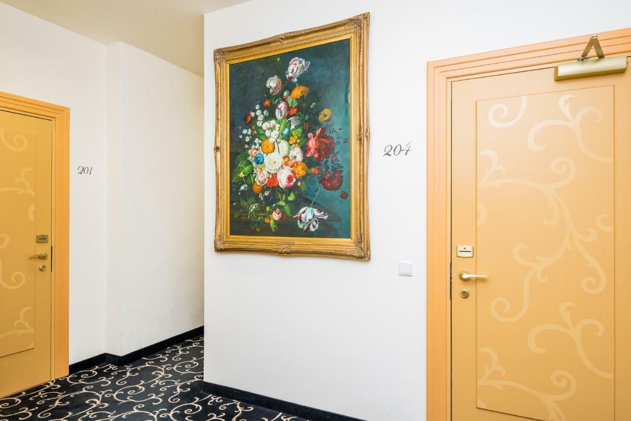 Hotel Meriton Old Town Garden Talin